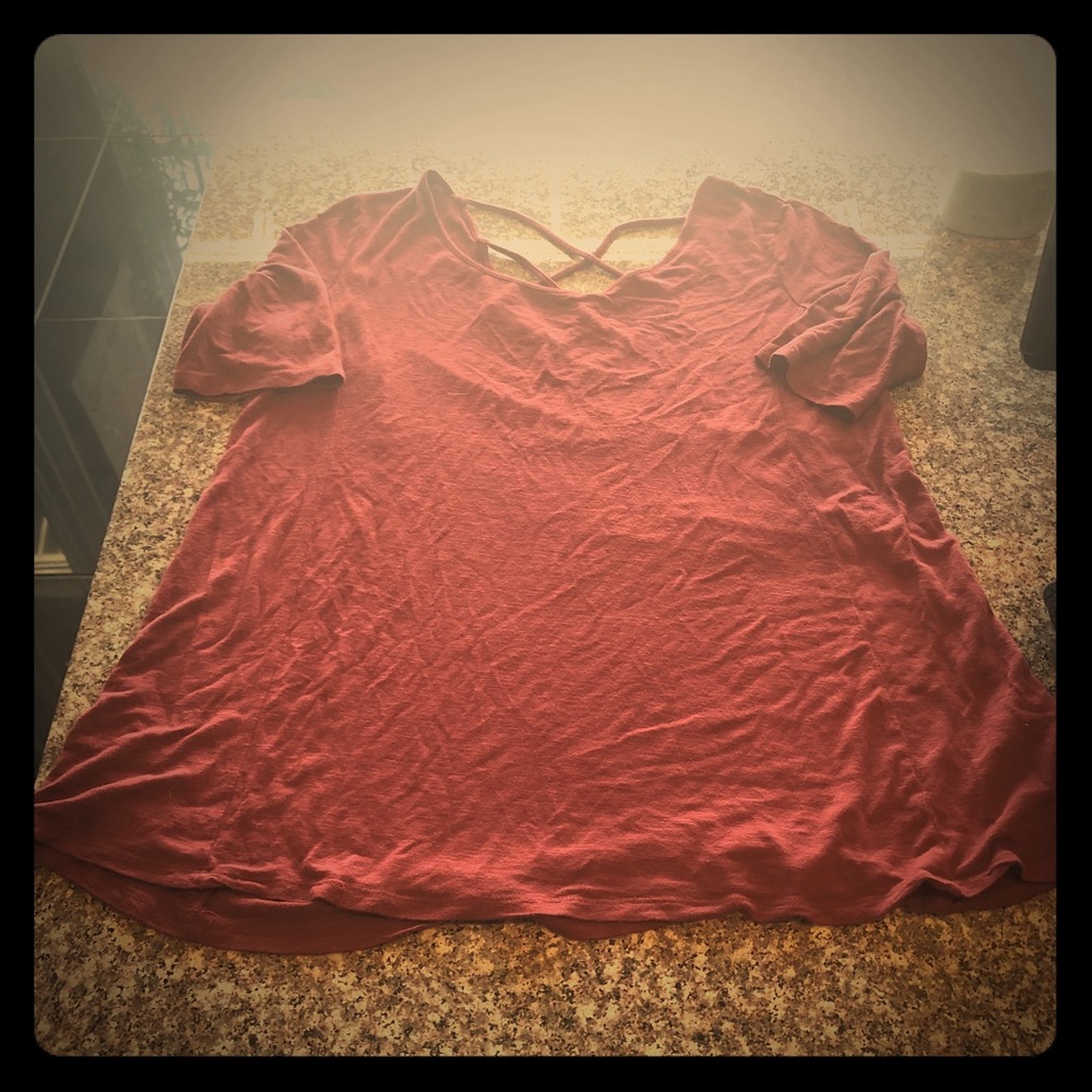 Burgundy cross cross back tee shirt!